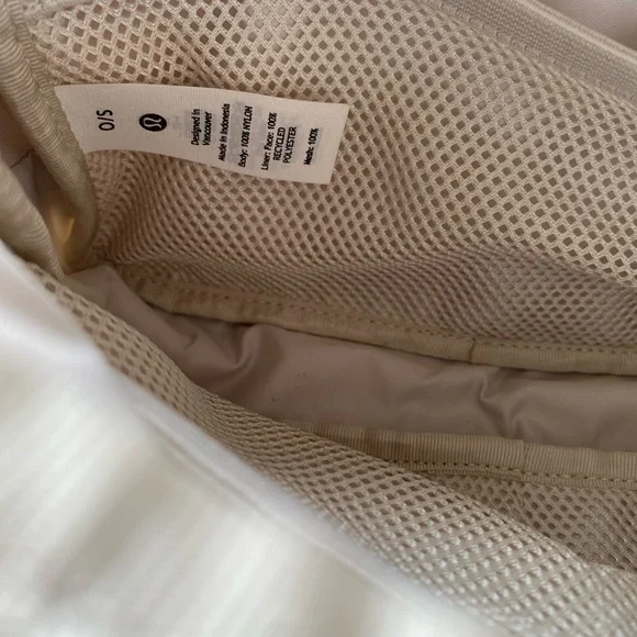 Lululemon Athletica Everywhere Belt Bag Large Cream Crossbody Bag - Picture 4 of 10